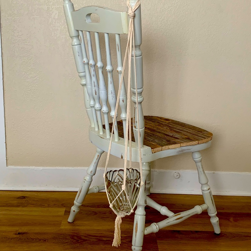 Super cute boho style plant hanger. Glass planter included!